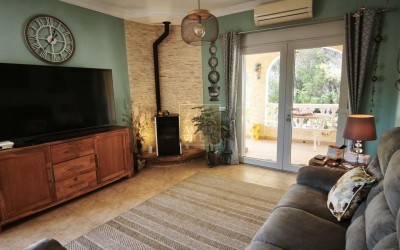 Villa with a guest apartment, swimming pool and spacious outdoor areas in Santa Clara, Altea